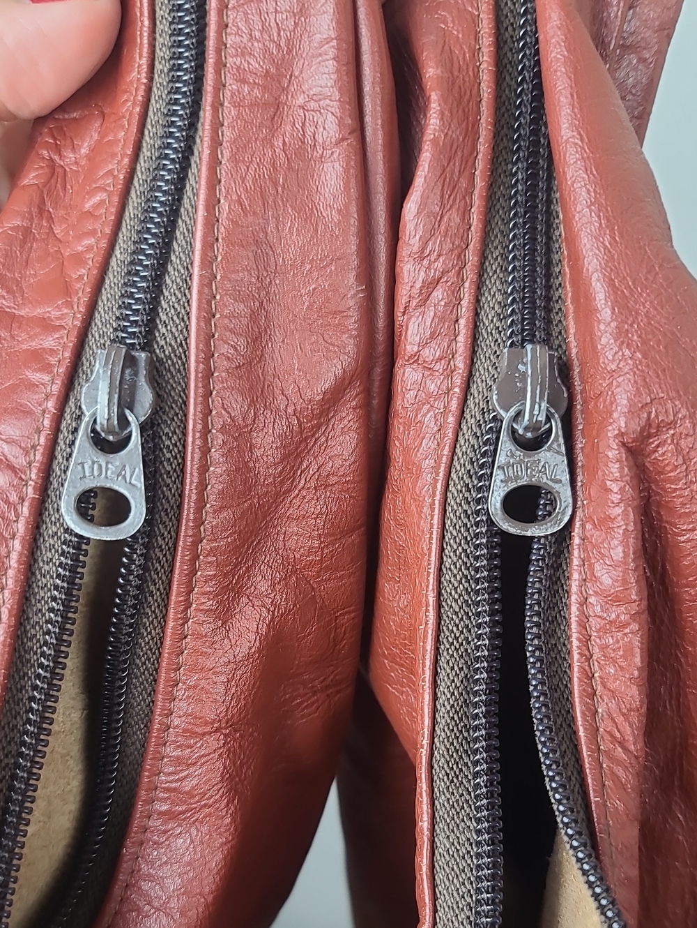 Vintage Flores Bags Mohagany Reddish Brown Leather Boho Slouch Hobo Shoulder Bag - Picture 11 of 12